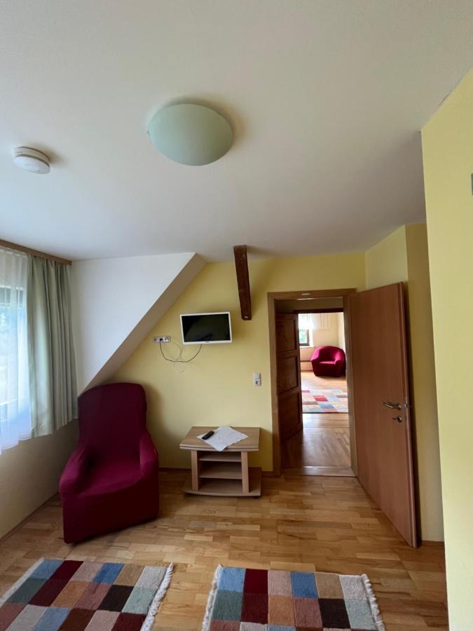 Privatzimmer Familie Pair/Schmoll Spital am Semmering Szoba fotó